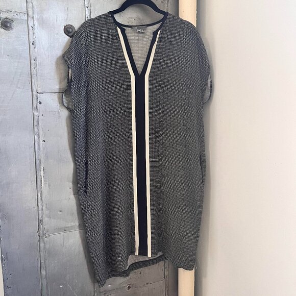 VINCE Black and White 100% Pop-Over Silk Shift Dress Sz XS - Picture 2 of 3